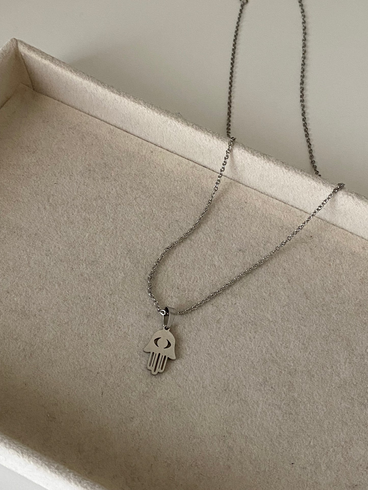 Collar mano de Fátima