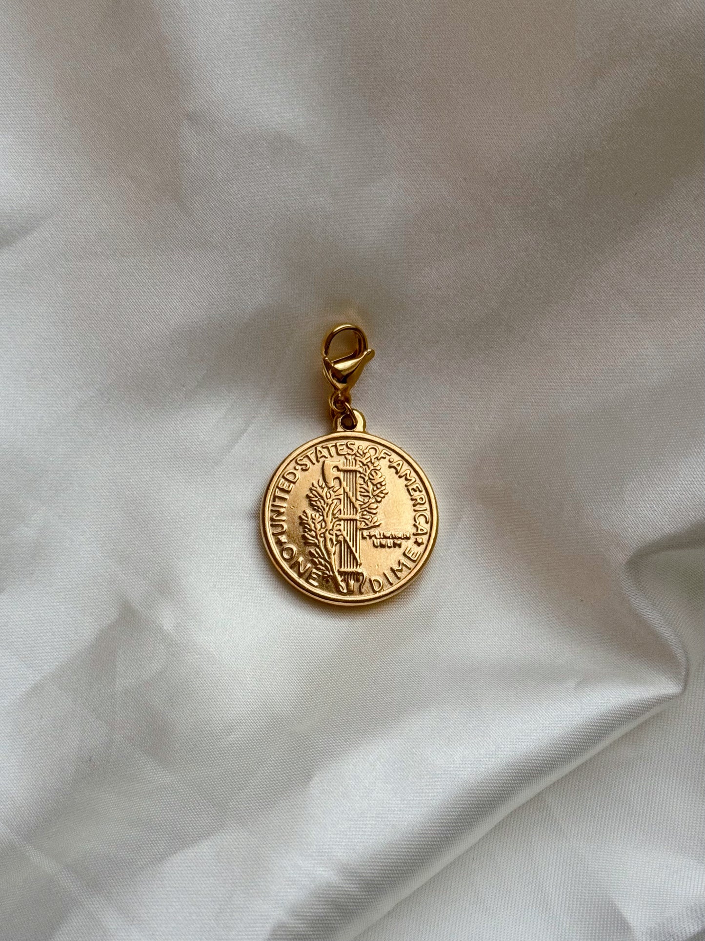 Charms moneda