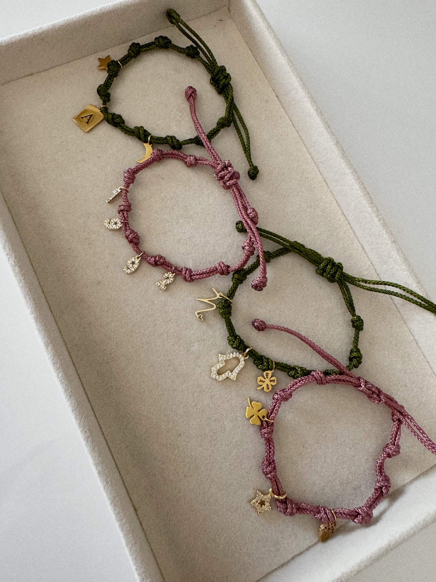 Pulsera nudo 3-4 charms