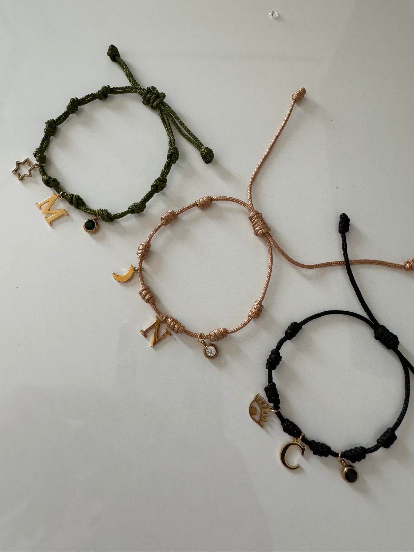 Pulsera nudo 3-4 charms