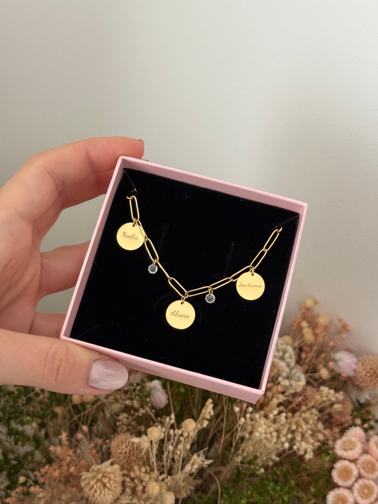 Pulsera tres medallas