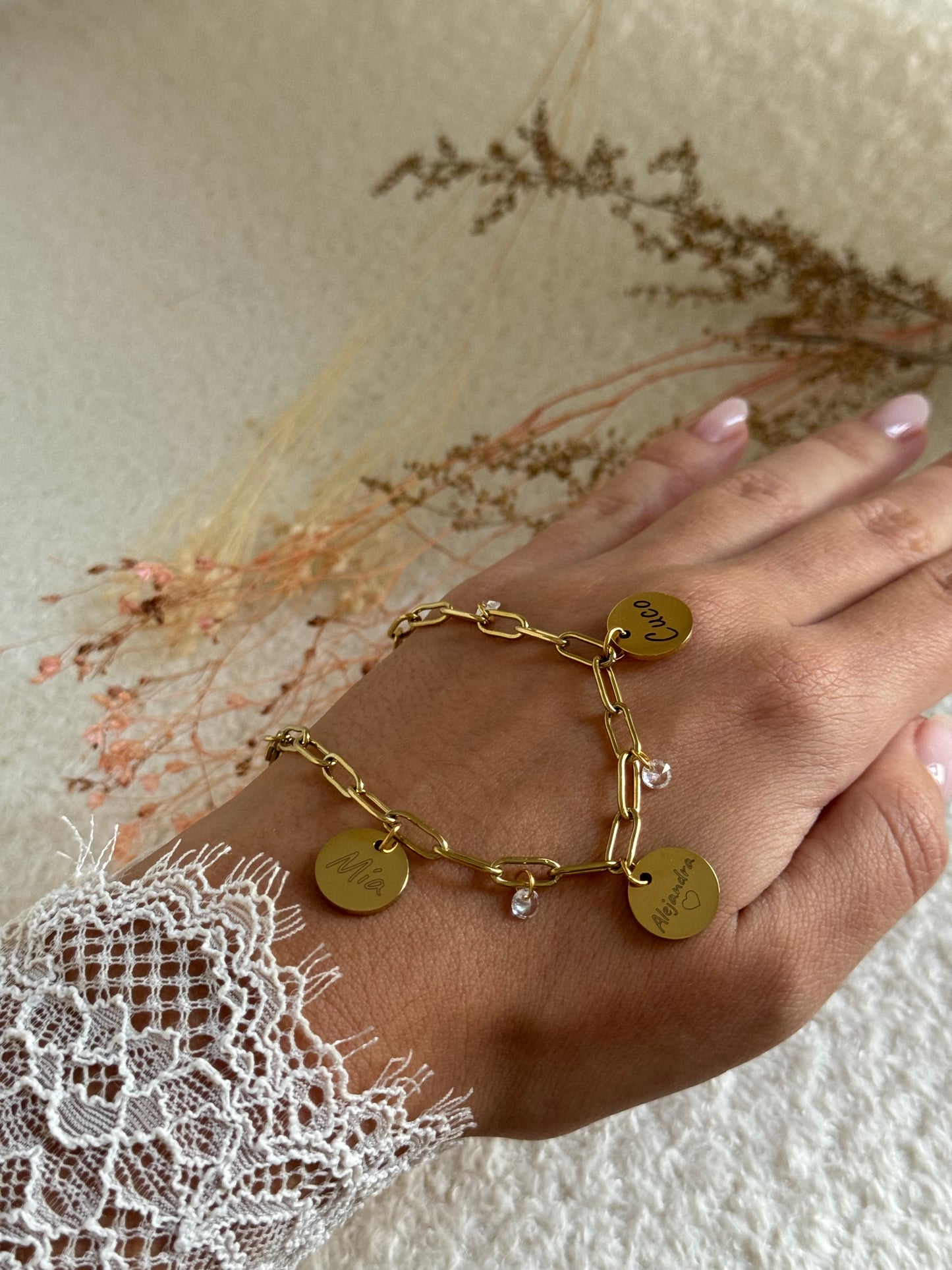 Pulsera tres medallas
