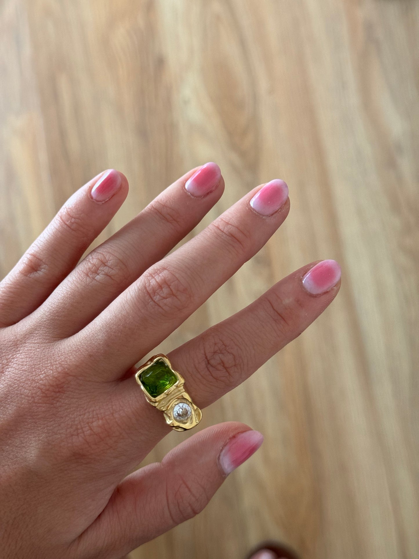 Anillo martillado oliva
