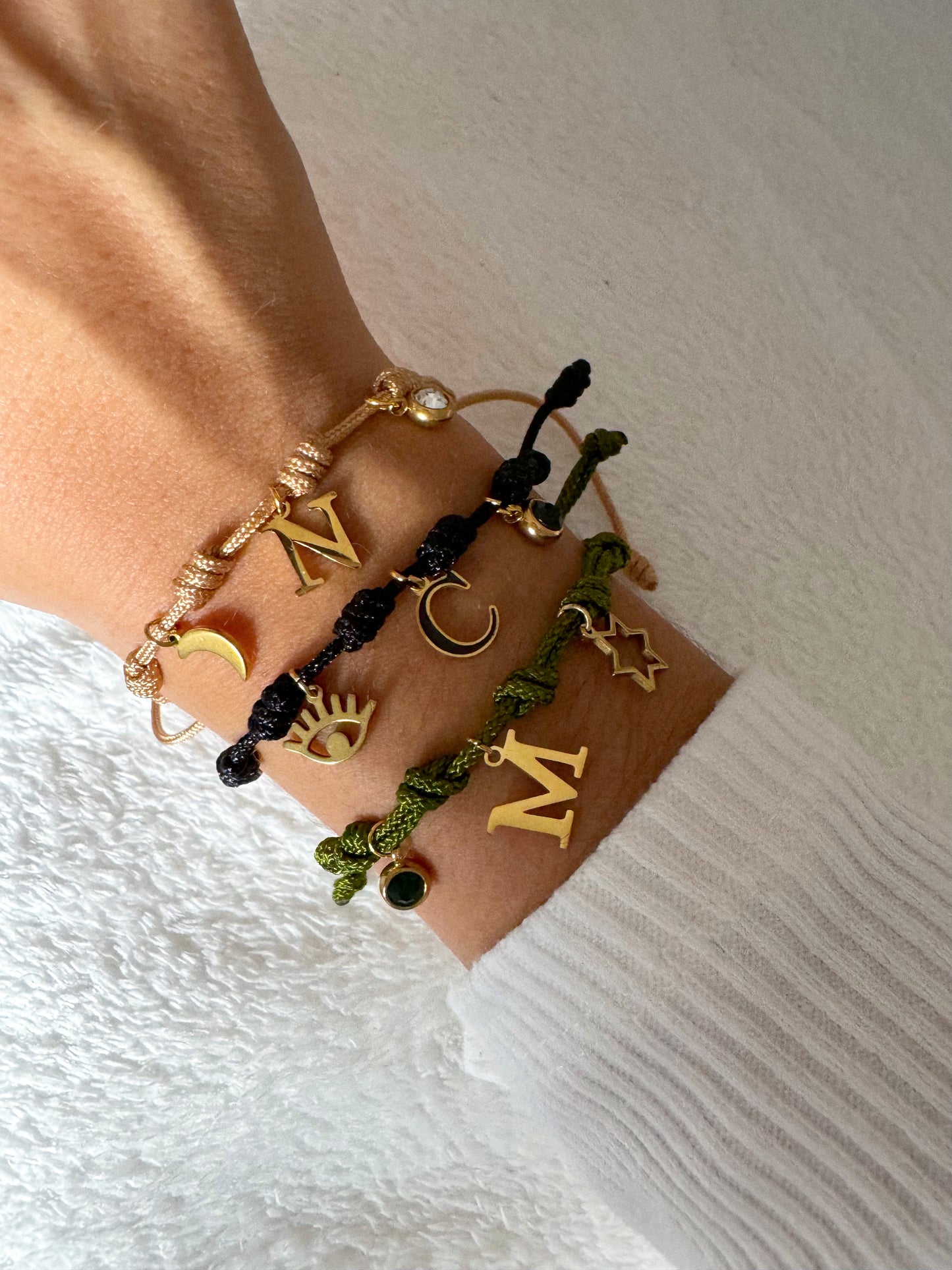 Pulsera nudo 3-4 charms