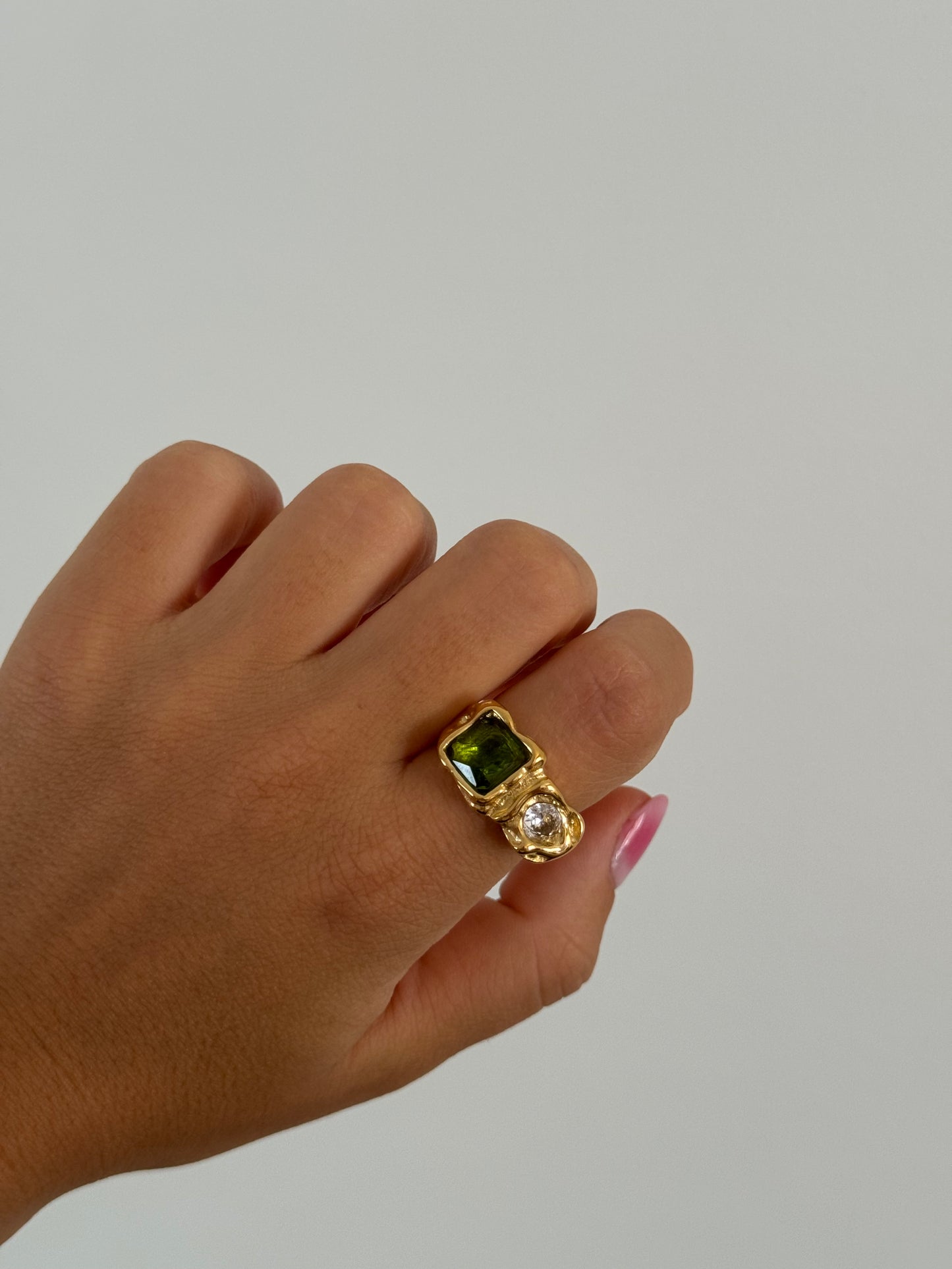 Anillo martillado oliva