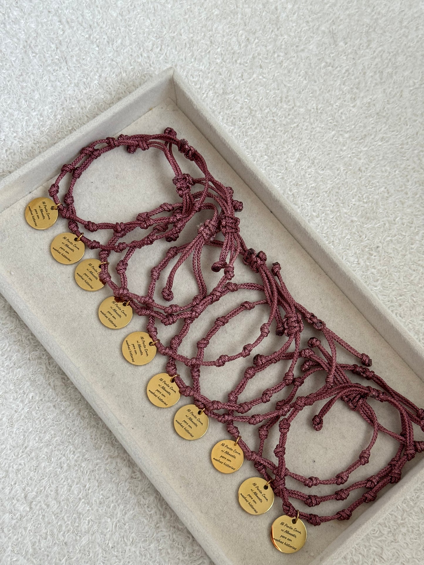 Pulsera nudo chapa grabada