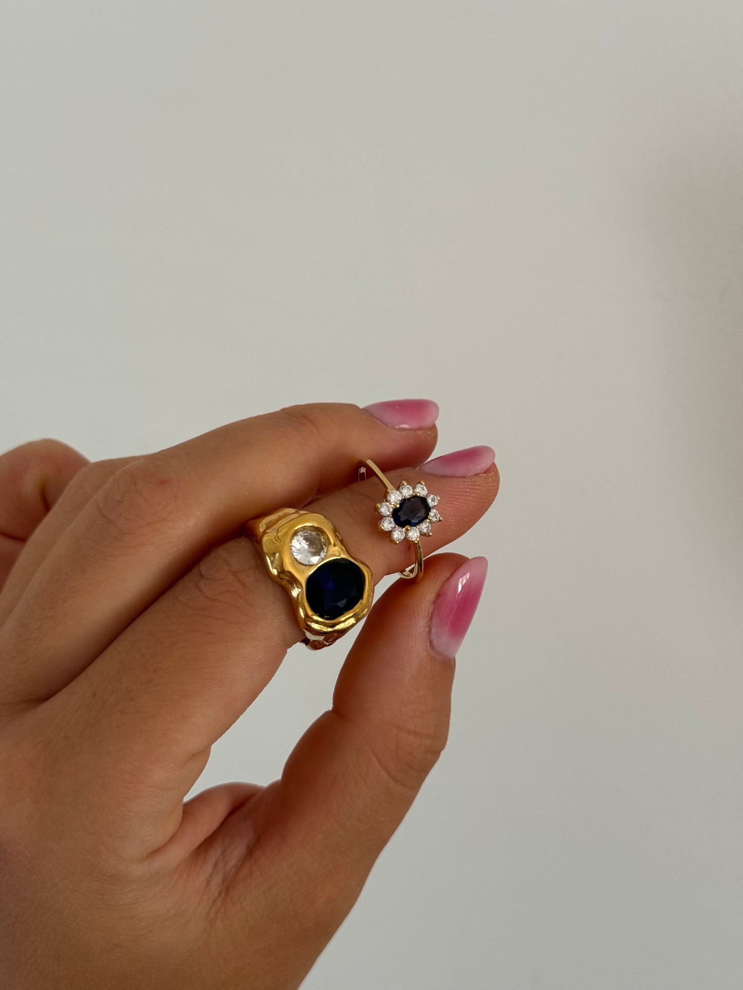 Anillo martillado zafiro