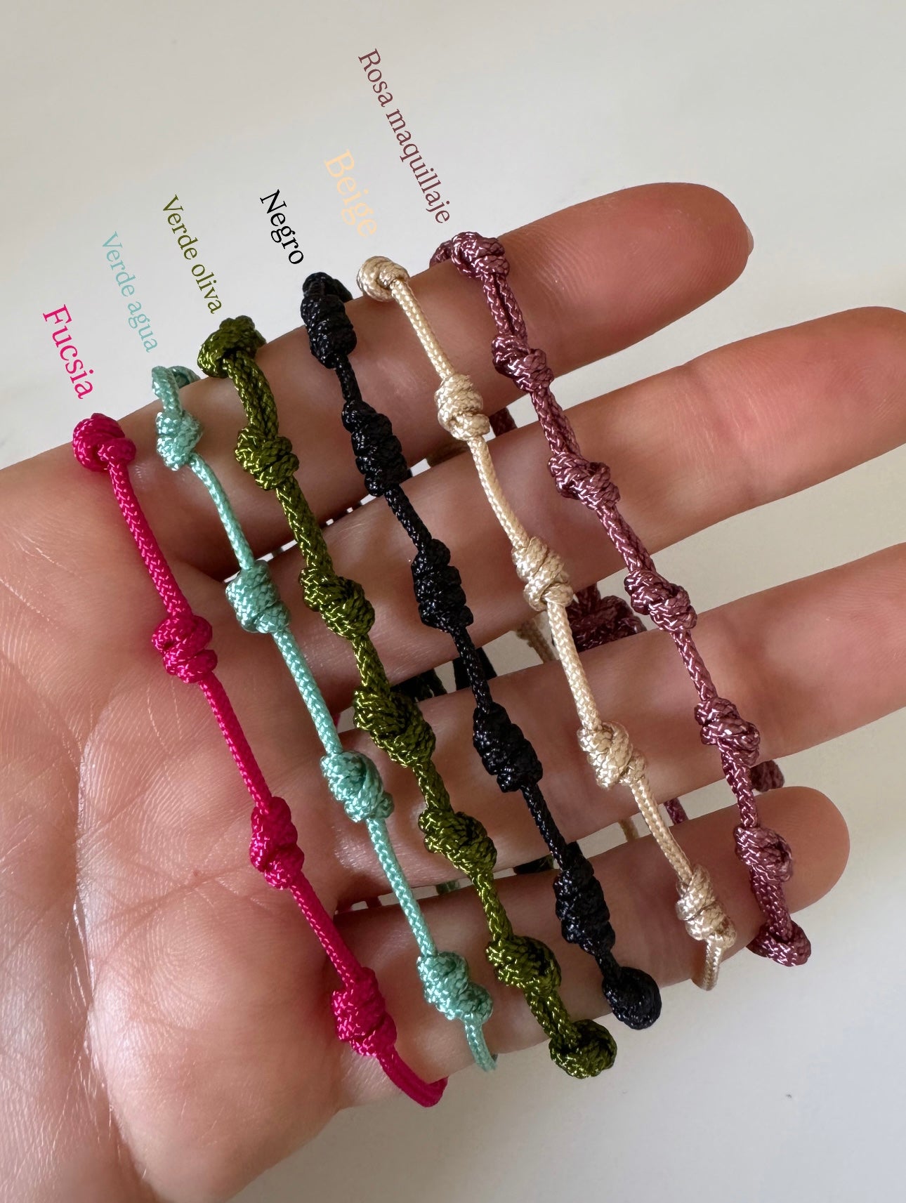 Pulsera nudo 4-6 charms