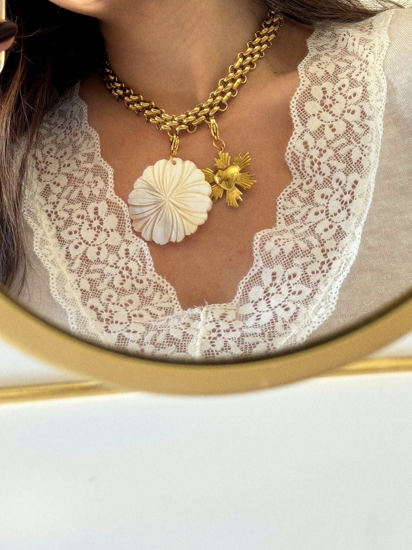 Charms maxi flor nácar