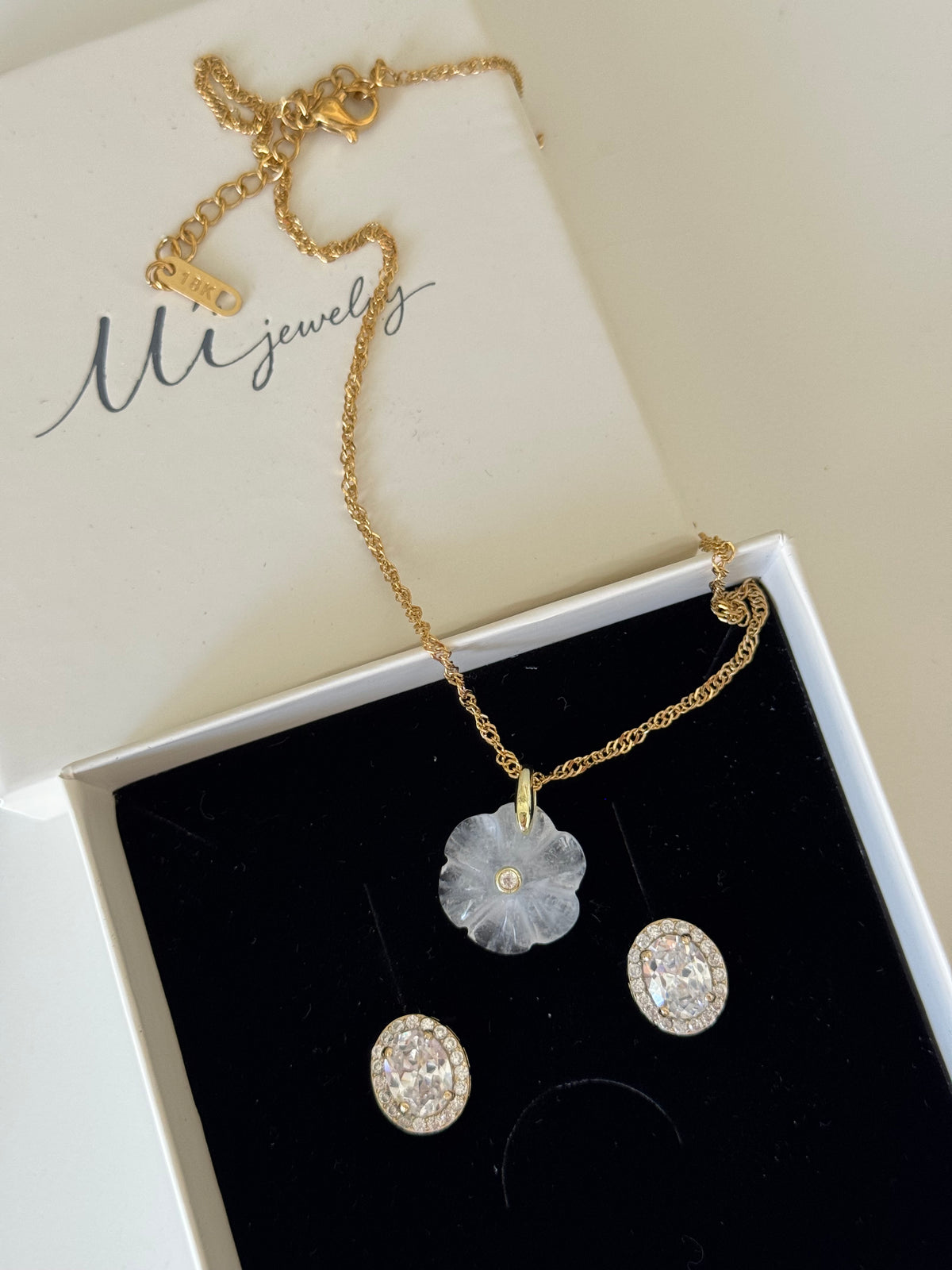Collar Flor mineral
