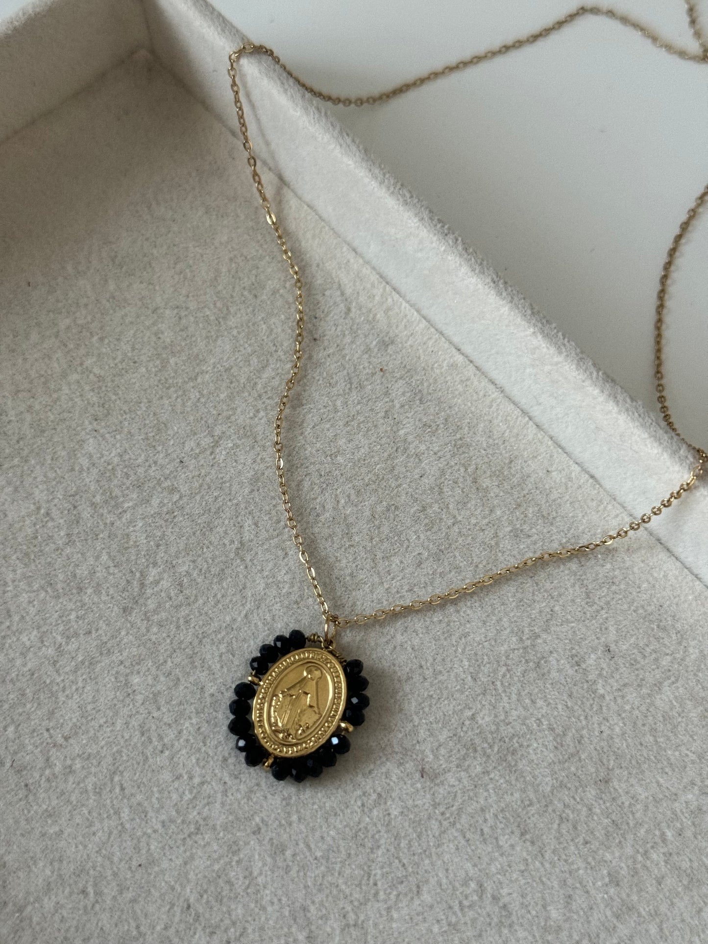 Collar virgen black