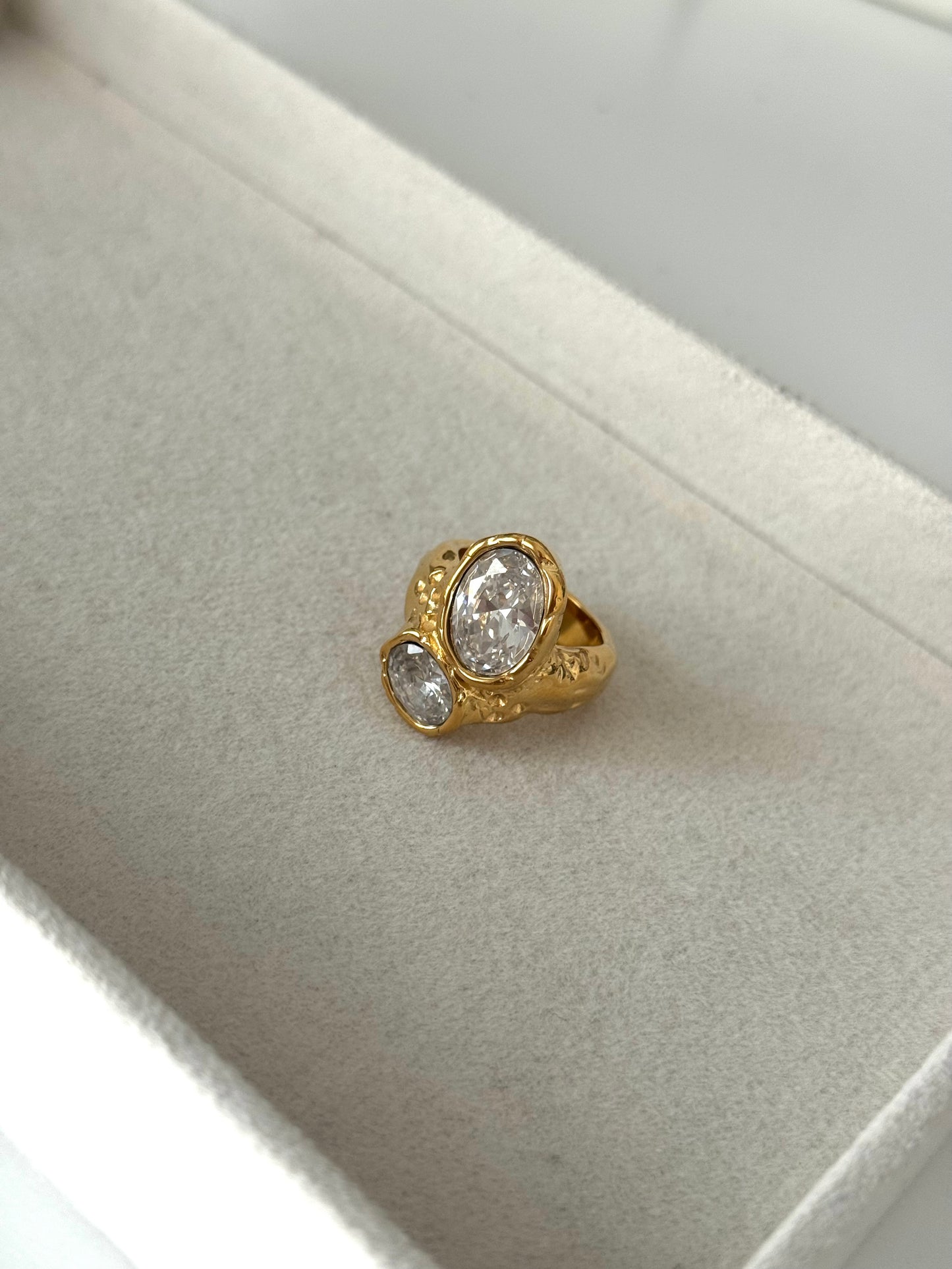 Anillo Martillado Zirconia
