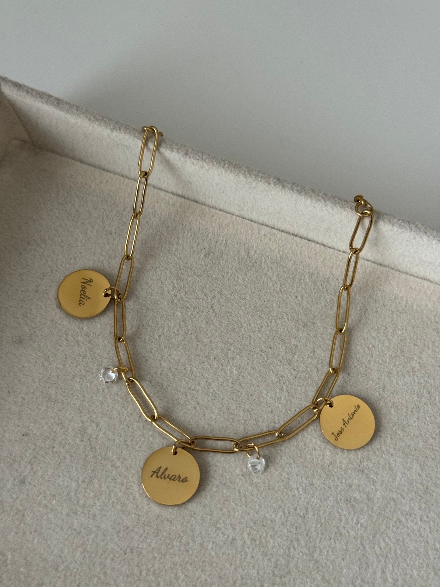 Pulsera tres medallas