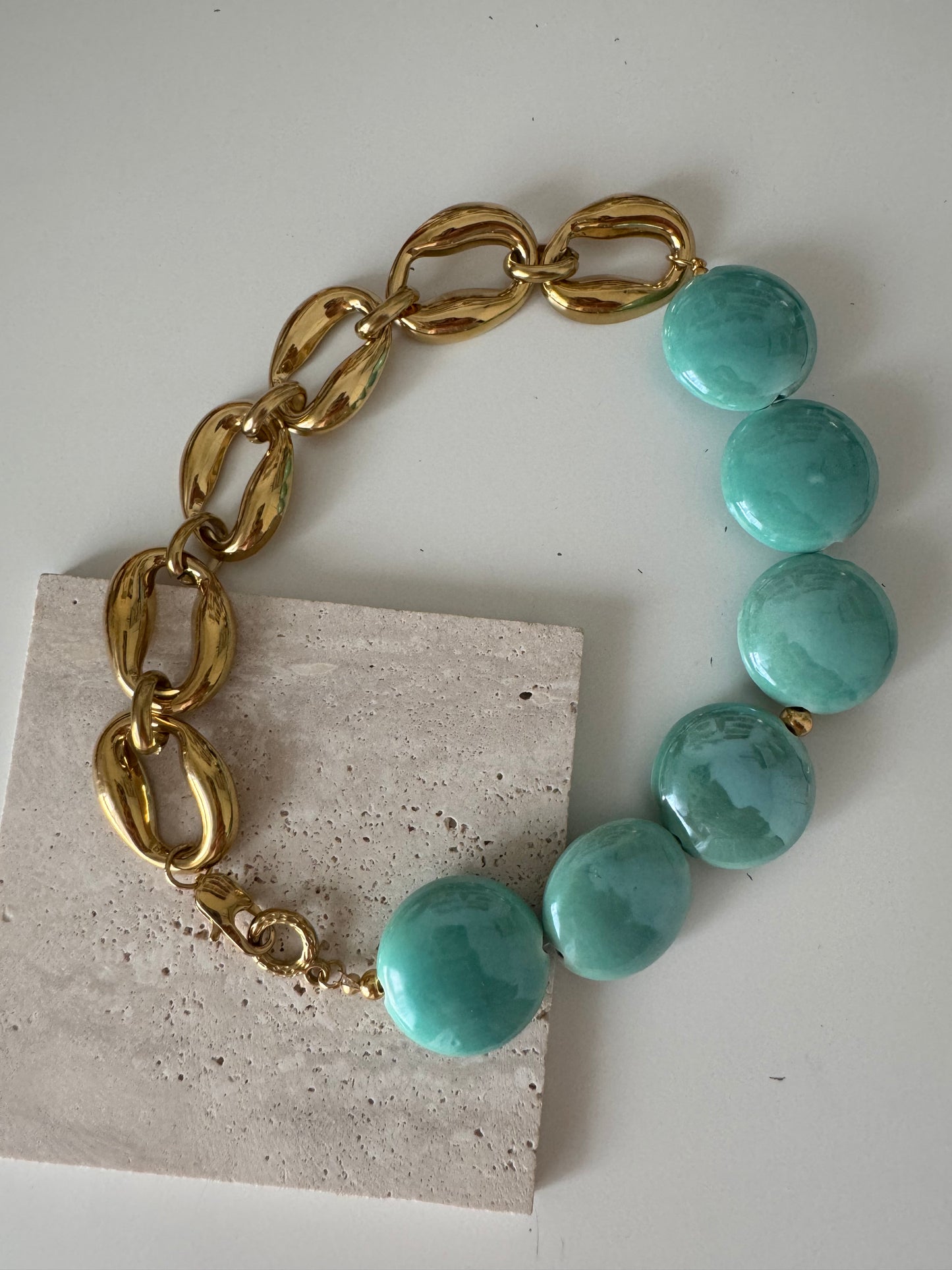Collar tropical