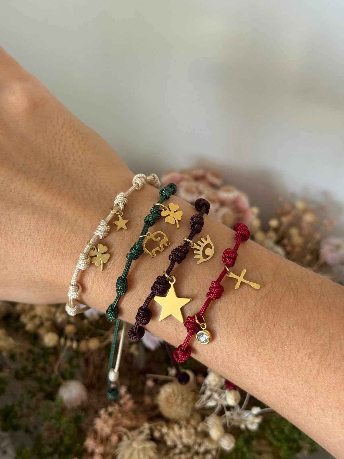 Pulsera nudo macrame charms