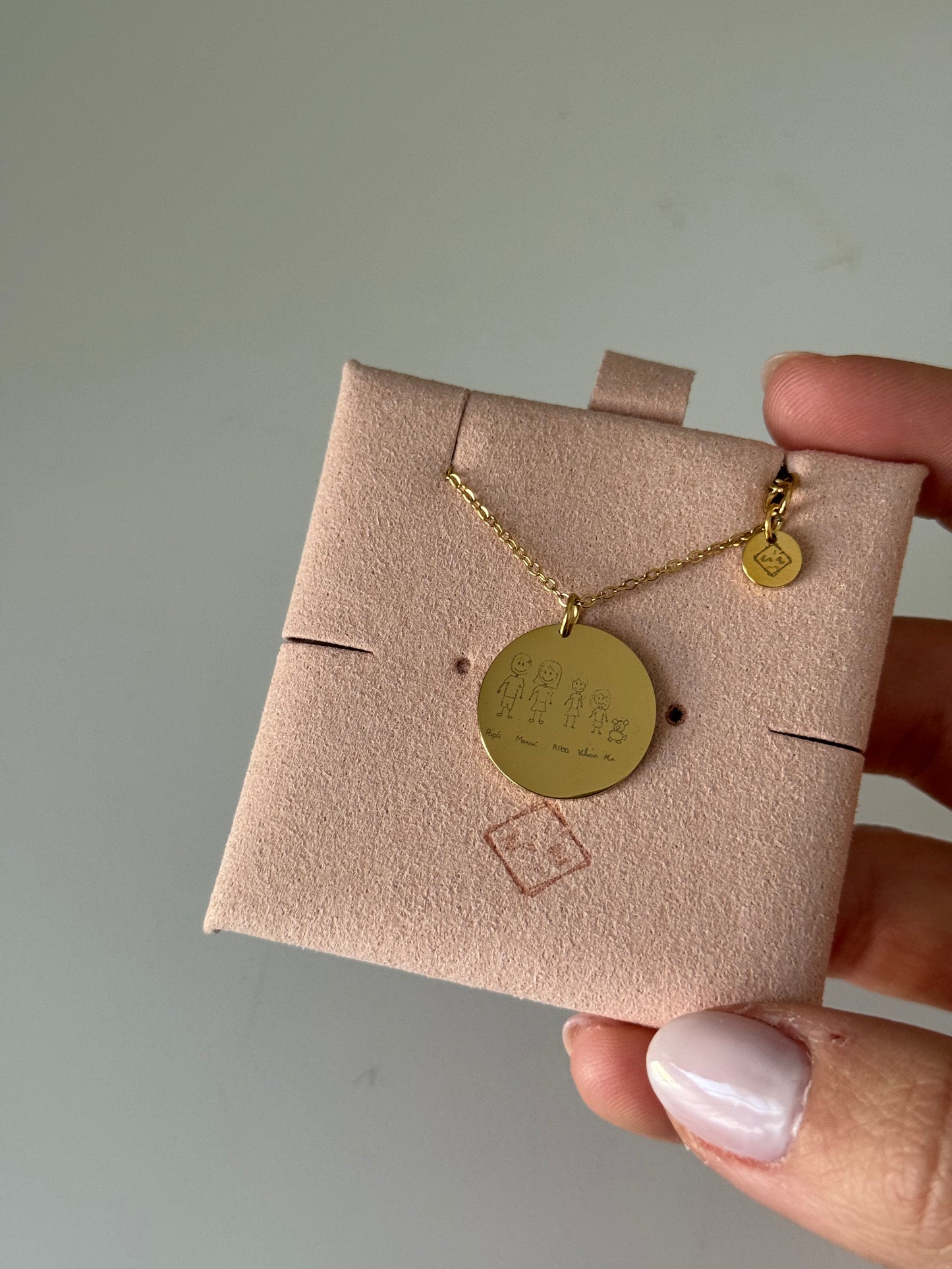 Collar dibujo grabado