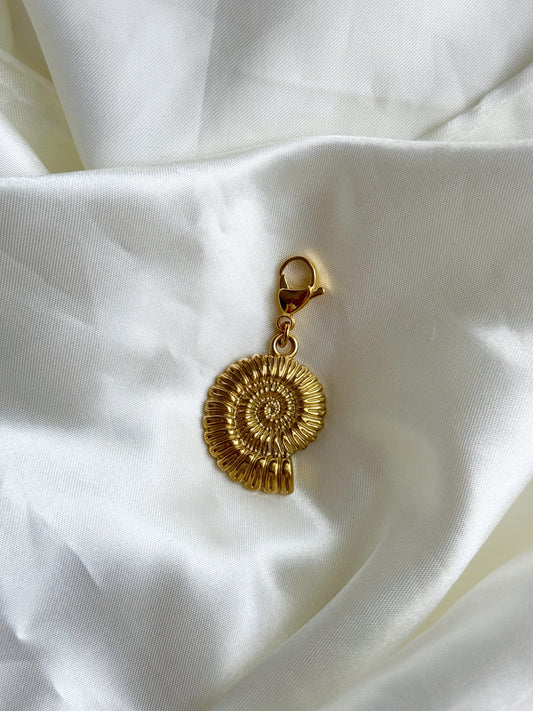 Charms caracola oro